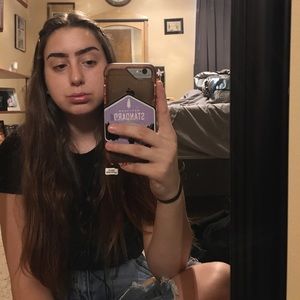 Meet your Posher, Leanna